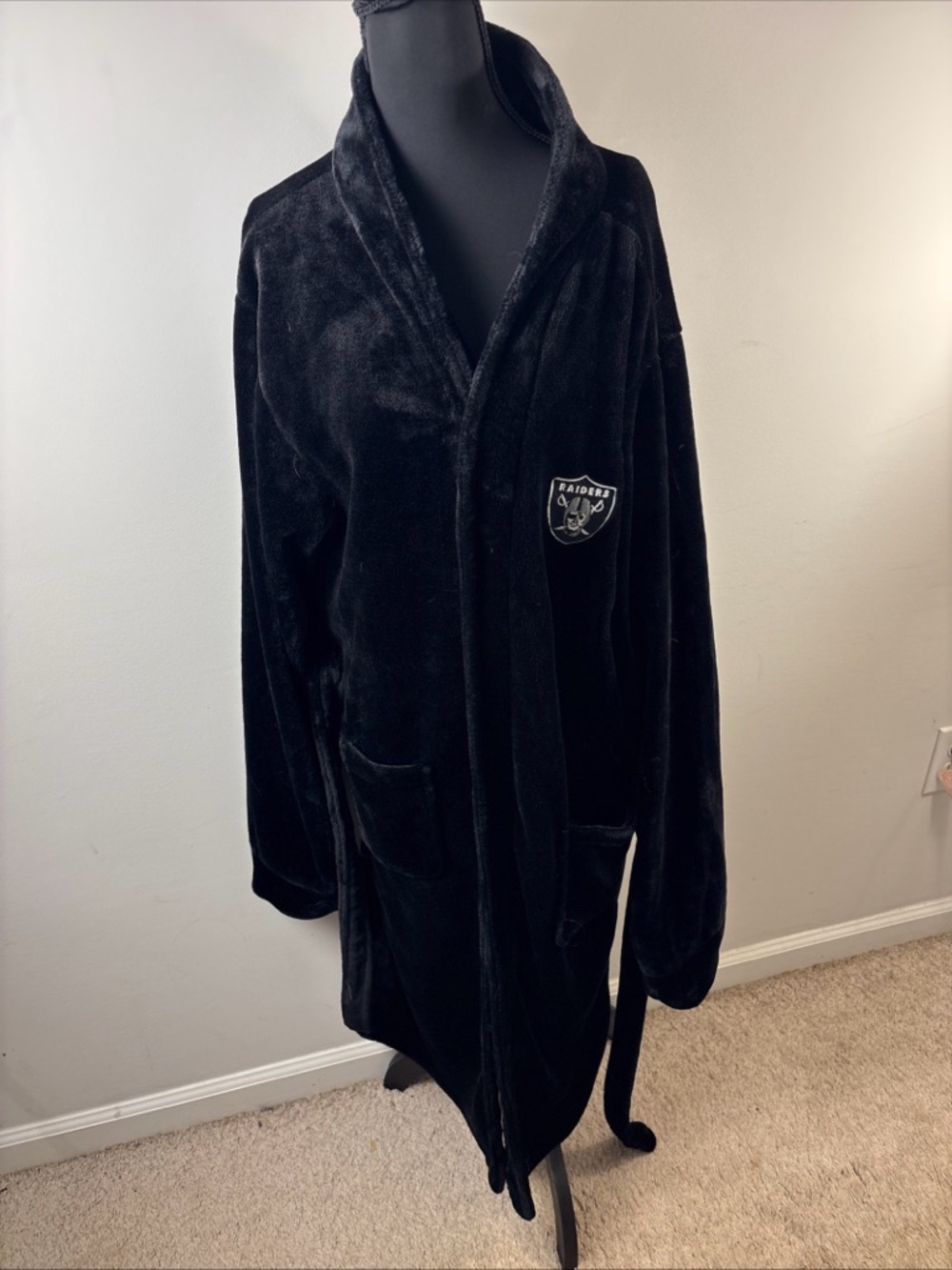 Raiders Black Plush Shawl-Collar Lounge Robe Jacket